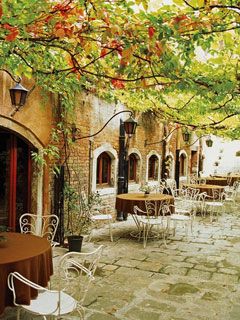 Dining Alfresco - Venice - Italy - wallpaper preview