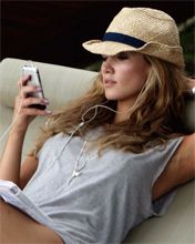 Delta Goodrem - wallpaper preview