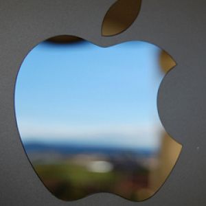 Reflexe loga Apple