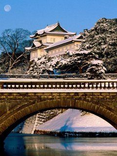 Sněžný japonský hrad - wallpaper preview