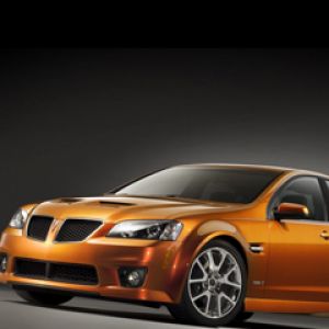 Pontiac G8 GT oranžové auto