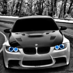 BMW M3 s modrými světlomety