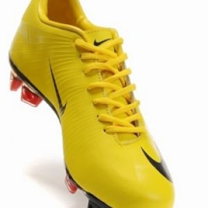 Žluté fotbalové kopačky Nike