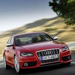 Audi S4 Červené Sportovní Auto