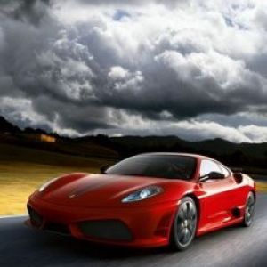 Červené Ferrari na trati