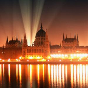 Budapešťský parlament v noci