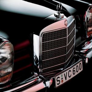 Klasické auto Mercedes zepředu