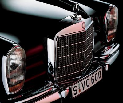 Klasické auto Mercedes zepředu