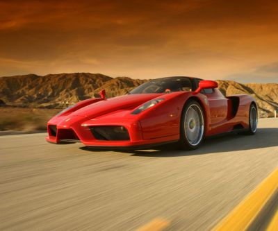 Ferrari Enzo na silnici - wallpaper preview