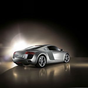 Elegantní stříbrné Audi R8