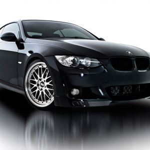 Černé sportovní auto BMW