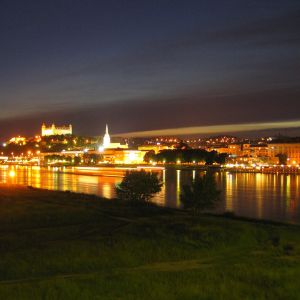 Noční Panorama Bratislavy