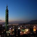 Skyline Taipei 101 při soumraku