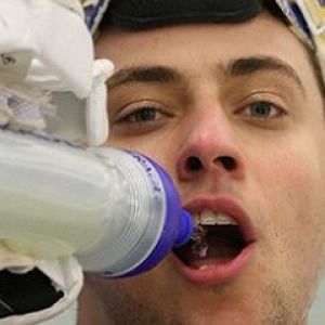 Atlet hydratace během zápasu