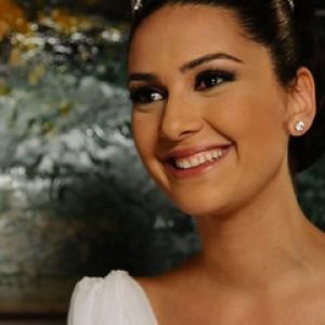 Elegantní Nevesta s Tiárou
