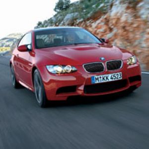 Červené sportovní auto BMW M3