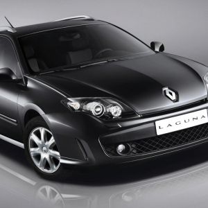 Černé auto Renault Laguna