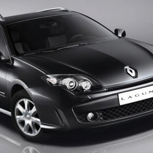 Černé auto Renault Laguna