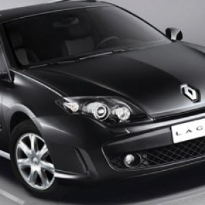 Černé auto Renault Laguna