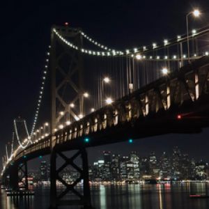 Noční pohled na Bay Bridge