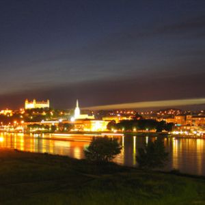 Noční Panorama Bratislavy