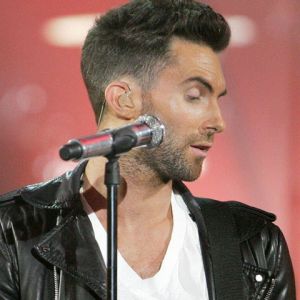 Adam Levine naživo