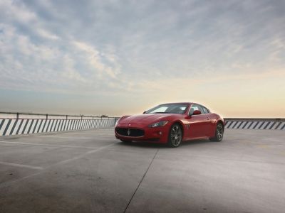 Červené sportovní auto Maserati