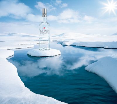 Chlazená vodka v ledovém krajině