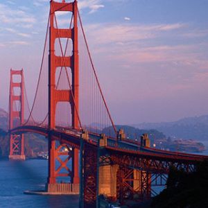 Západ slunce nad Golden Gate Bridge