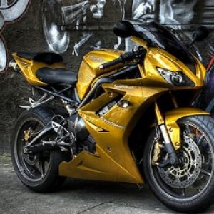 Stylový Zlatý Motocykl