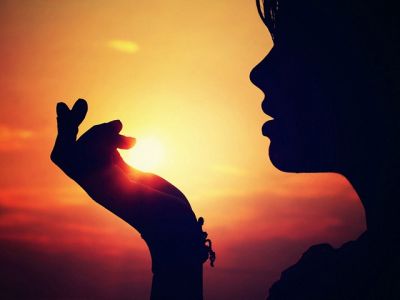 Silhouette Dívky při Západu Slunce