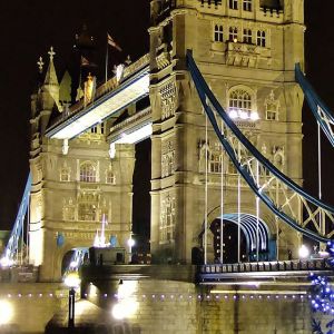 Tower Bridge v Noci
