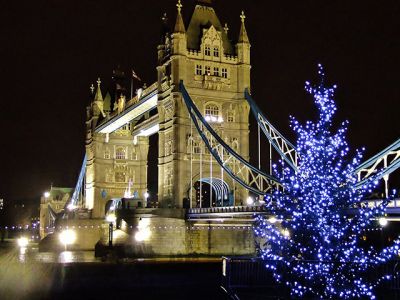 Tower Bridge v Noci