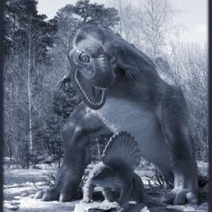 Socha dinosaura v přírodě