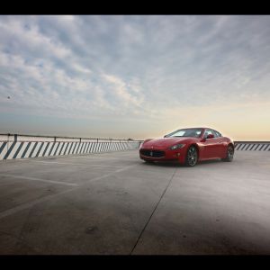 Červené sportovní auto Maserati