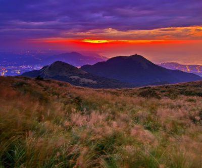 Úchvatný západ slunce v horách - wallpaper preview