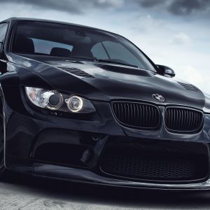 Černé sportovní auto BMW M3