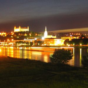 Noční Panorama Bratislavy