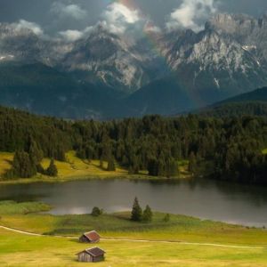 Horská krajina s duhou