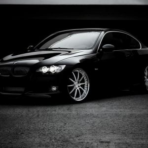 Černé BMW auto