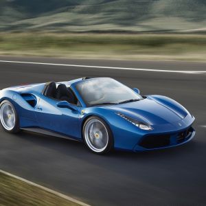 Modré Ferrari 488 Spider
