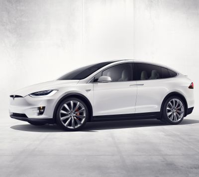 Bílý Tesla Model X