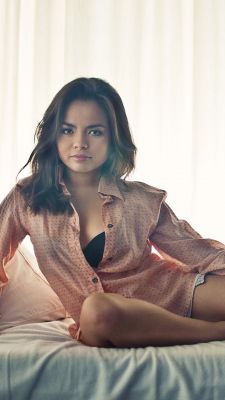 Půvabný portrét mladé ženy - wallpaper preview